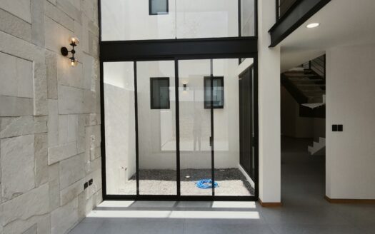 Venta casa Nueva recámara planta baja | jardin grande | Lomas de Angelópolis III