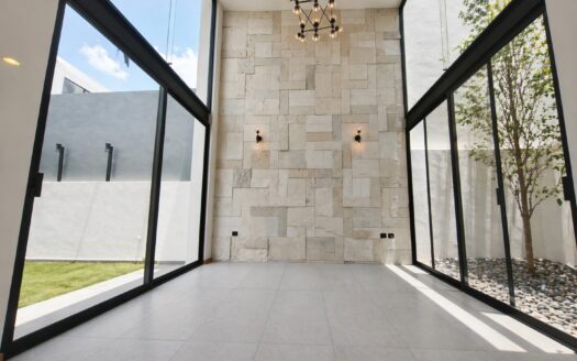 Venta casa Nueva recámara planta baja | jardin grande | Lomas de Angelópolis III