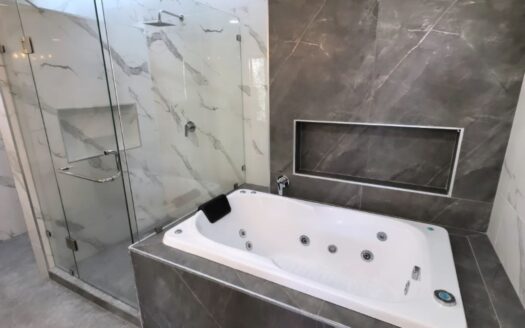 Casa en Venta en Lomas de Angelópolis Parque Colima | 4 Recámaras, Jacuzzi, Terraza y Roof Garden | Puebla