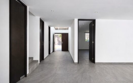 Casa en Venta en Lomas de Angelópolis Puebla | 5 Recámaras, Alberca Privada y Roof Garden