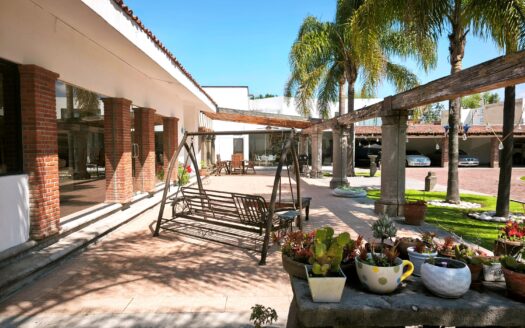 casa en venta de un solo nivel Zavaleta Puebla con 5,000 m² de terreno | Residencia de lujo