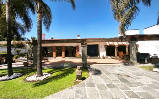 casa en venta de un solo nivel Zavaleta Puebla con 5,000 m² de terreno | Residencia de lujo