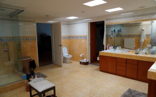 casa en venta de un solo nivel Zavaleta Puebla con 5,000 m² de terreno | Residencia de lujo