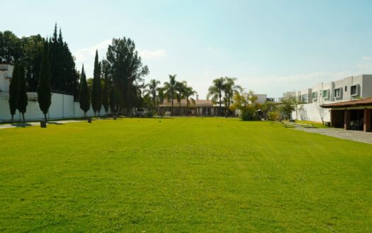 casa en venta de un solo nivel Zavaleta Puebla con 5,000 m² de terreno | Residencia de lujo