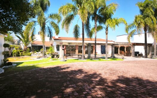 casa en venta de un solo nivel Zavaleta Puebla con 5,000 m² de terreno | Residencia de lujo