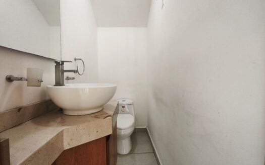 Venta casa moderna forjadores puebla en Alamo Residencial a tres calles de cruz del sur