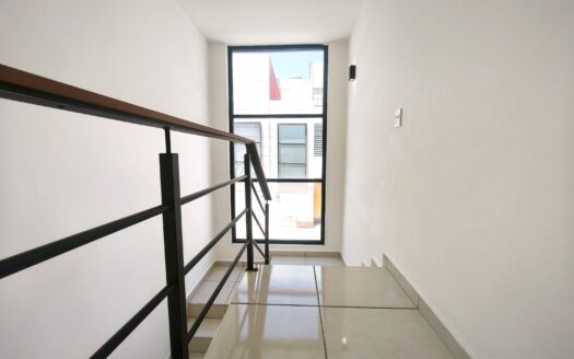 Venta casa moderna forjadores puebla en Alamo Residencial a tres calles de cruz del sur