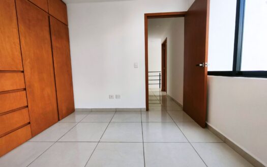 Venta casa moderna forjadores puebla en Alamo Residencial a tres calles de cruz del sur