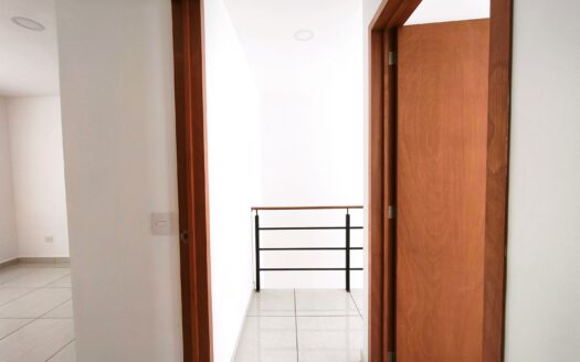 Venta casa moderna forjadores puebla en Alamo Residencial a tres calles de cruz del sur