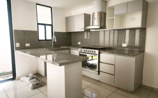 Venta casa moderna forjadores puebla en Alamo Residencial a tres calles de cruz del sur