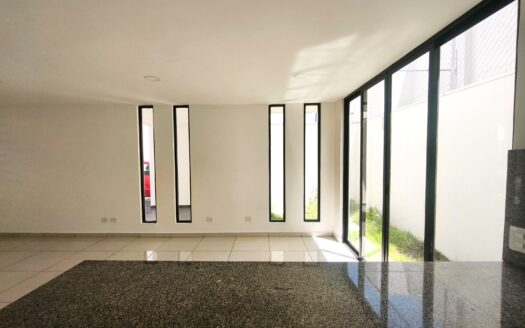 Venta casa moderna forjadores puebla en Alamo Residencial a tres calles de cruz del sur
