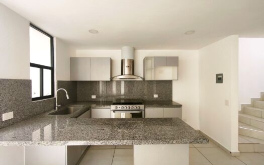 Venta casa moderna forjadores puebla en Alamo Residencial a tres calles de cruz del sur