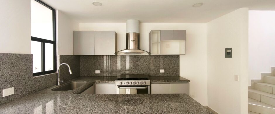 Venta casa moderna forjadores puebla en Alamo Residencial a tres calles de cruz del sur