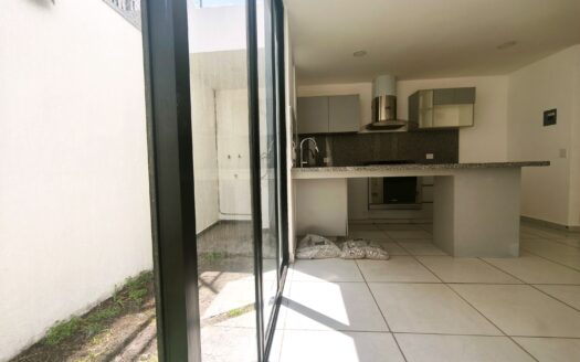 Venta casa moderna forjadores puebla en Alamo Residencial a tres calles de cruz del sur