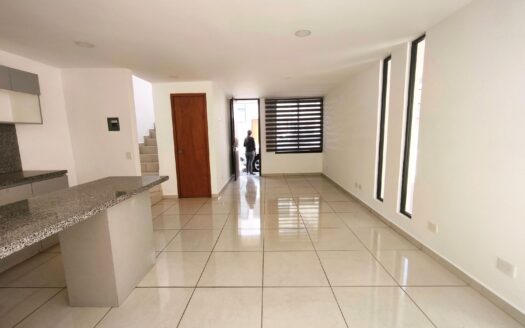 Venta casa moderna forjadores puebla en Alamo Residencial a tres calles de cruz del sur