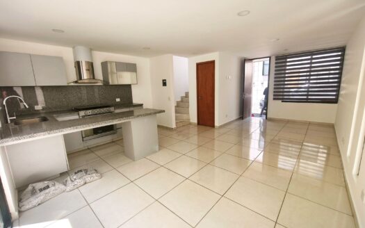 Venta casa moderna forjadores puebla en Alamo Residencial a tres calles de cruz del sur
