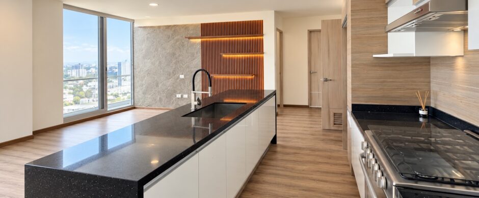 Renta Departamento Torres Uma Angelópolis Puebla | Piso Alto, 2 Recámaras, Vista Panorámica