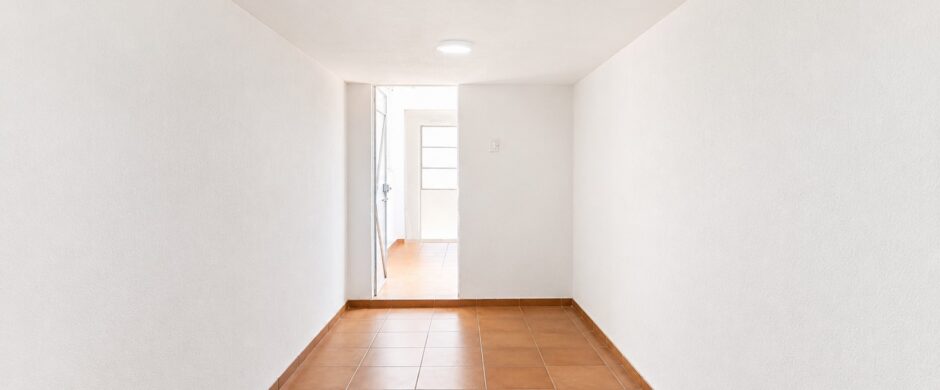 Edificio en Venta La Paz Puebla a Pasos de Av. Juárez | Ideal Oficinas o Notaría con Estacionamiento