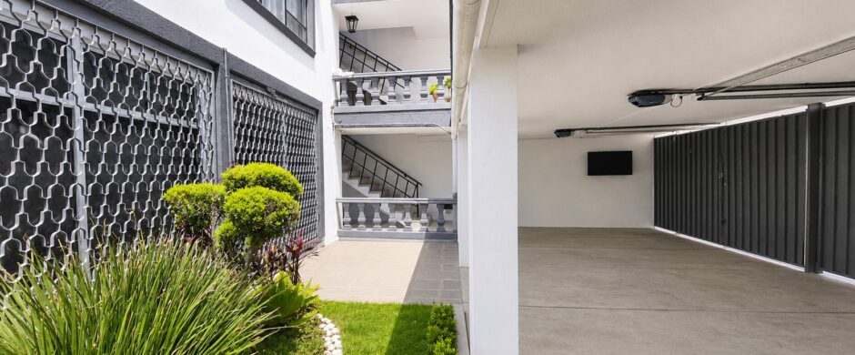 Edificio en Venta La Paz Puebla a Pasos de Av. Juárez | Ideal Oficinas o Notaría con Estacionamiento