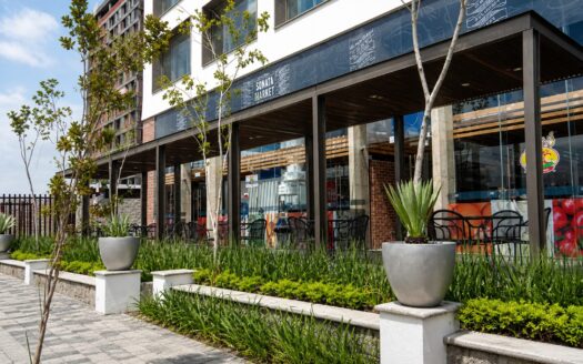 Renta Local Comercial Sonata Lomas Angelópolis Puebla | 882 m² con Mezzanine Ideal Agencia de Autos