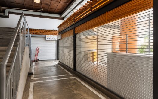Renta Local Comercial Sonata Lomas Angelópolis Puebla | 882 m² con Mezzanine Ideal Agencia de Autos
