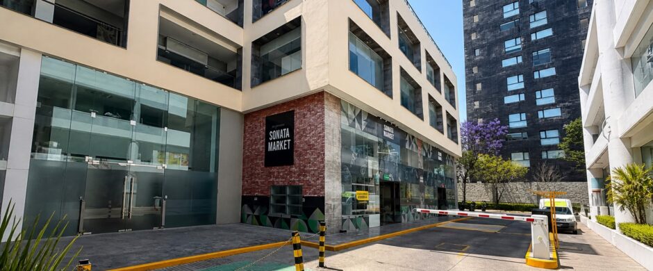 Renta Local Comercial Sonata Lomas Angelópolis Puebla | 882 m² con Mezzanine Ideal Agencia de Autos