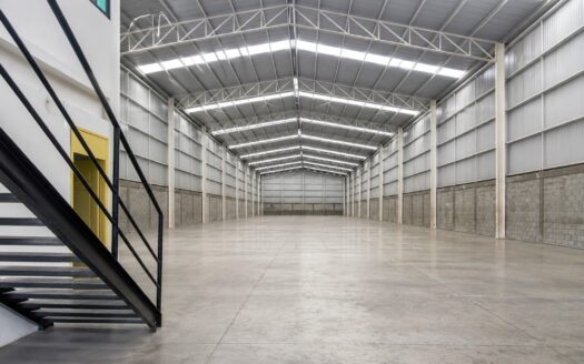 Nave Industrial en Venta – Renta Celaya | 2,500 m², Patio de Maniobras y Andén de Carga