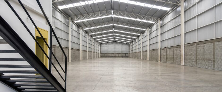 Nave Industrial en Venta – Renta Celaya | 2,500 m², Patio de Maniobras y Andén de Carga