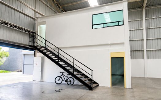 Nave Industrial en Venta – Renta Celaya | 2,500 m², Patio de Maniobras y Andén de Carga