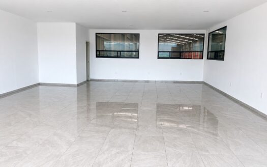Nave Industrial en Venta – Renta Celaya | 2,500 m², Patio de Maniobras y Andén de Carga