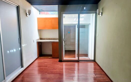 Oficinas en renta en 25 Poniente, Puebla | 240 m² en esquina con estacionamiento