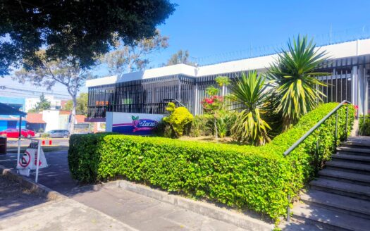 Oficinas en renta en 25 Poniente, Puebla | 240 m² en esquina con estacionamiento