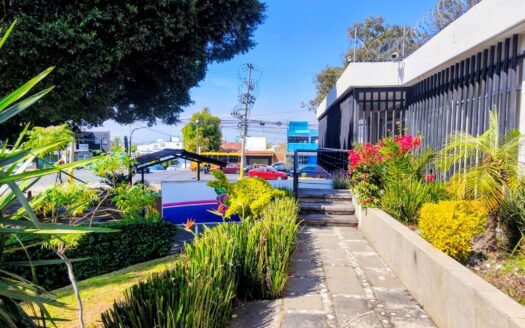 Oficinas en renta en 25 Poniente, Puebla | 240 m² en esquina con estacionamiento