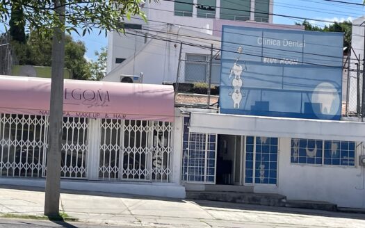 Casa con dos locales comerciales en remate judicial en Belisario Domínguez, Puebla