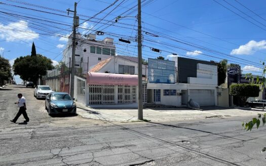Casa con dos locales comerciales en remate judicial en Belisario Domínguez, Puebla