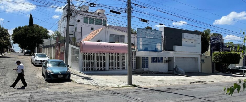 Casa con dos locales comerciales en remate judicial en Belisario Domínguez, Puebla