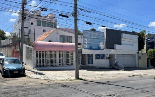 Casa con dos locales comerciales en remate judicial en Belisario Domínguez, Puebla