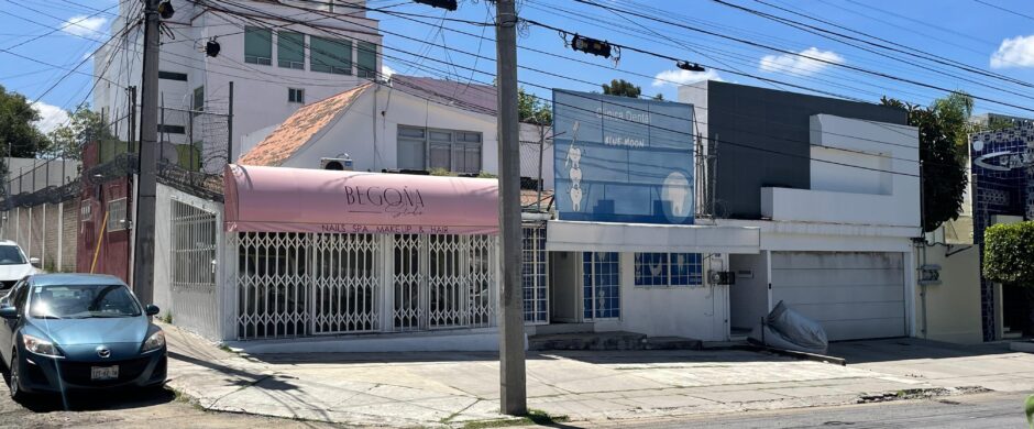 Casa con dos locales comerciales en remate judicial en Belisario Domínguez, Puebla