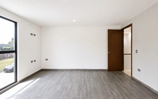 Casa Nueva Residencial en Venta en Recta a Cholula Puebla | Doble Altura, Roof Garden y Jardín