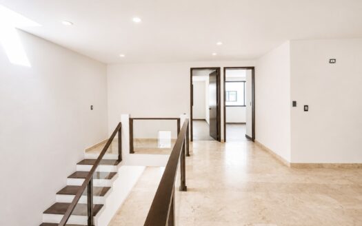 Casa Nueva Residencial en Venta en Recta a Cholula Puebla | Doble Altura, Roof Garden y Jardín