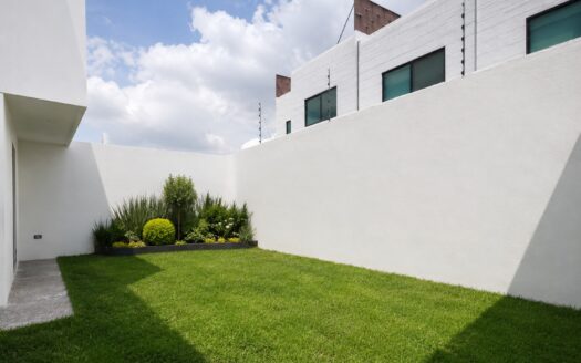 Casa Nueva Residencial en Venta en Recta a Cholula Puebla | Doble Altura, Roof Garden y Jardín