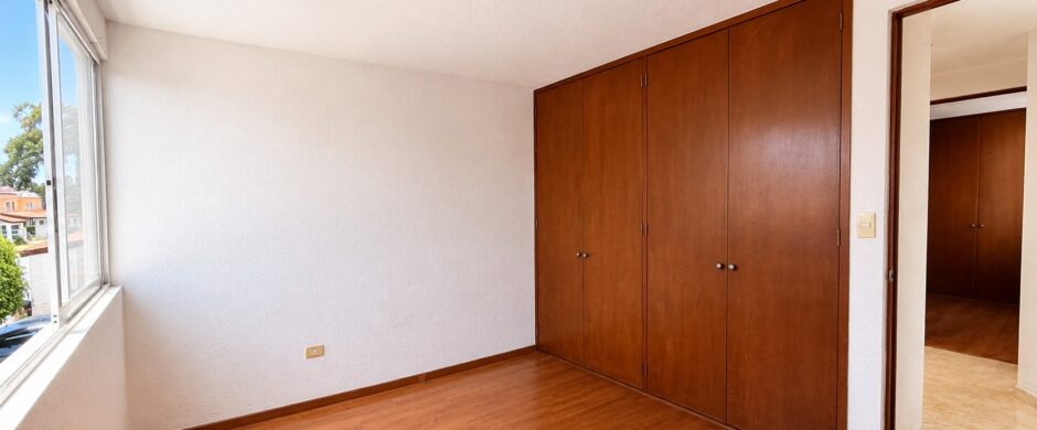 Casa en Venta cerca de Vía Atlixcáyotl y Universidad Anáhuac | 3 Recámaras o Estudio