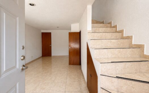 Casa en Venta cerca de Vía Atlixcáyotl y Universidad Anáhuac | 3 Recámaras o Estudio