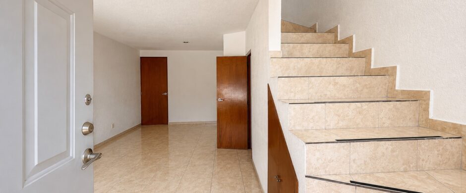 Casa en Venta cerca de Vía Atlixcáyotl y Universidad Anáhuac | 3 Recámaras o Estudio