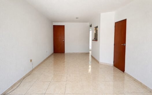 Casa en Venta cerca de Vía Atlixcáyotl y Universidad Anáhuac | 3 Recámaras o Estudio