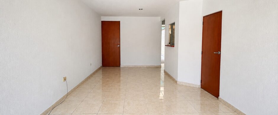 Casa en Venta cerca de Vía Atlixcáyotl y Universidad Anáhuac | 3 Recámaras o Estudio