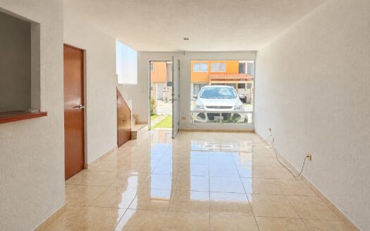 Casa en Venta cerca de Vía Atlixcáyotl y Universidad Anáhuac | 3 Recámaras o Estudio