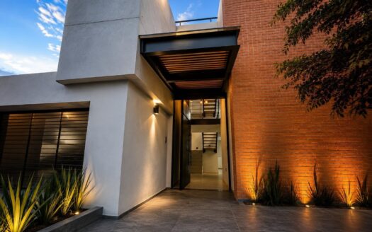 Venta casa Nueva recámara planta baja | jardin grande | Lomas de Angelópolis III