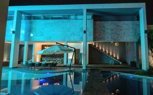 venta casa de lujo Modernista Atlixco Puebla | Propiedad inteligente 4 villas, albercas y energia solar