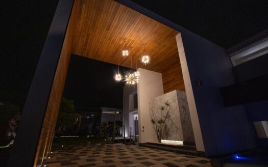 venta casa de lujo Modernista Atlixco Puebla | Propiedad inteligente 4 villas, albercas y energia solar
